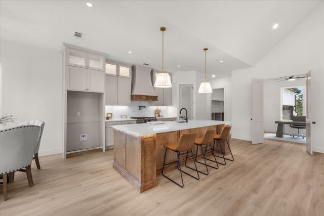 106 McClure Court, Hudson Oaks, TX 76087