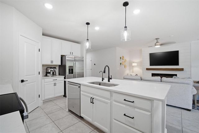 10325 GLIDING EAGLE WAY, Land O Lakes, FL 34638