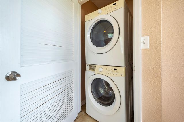 1025 NE 9th Ave B, Fort Lauderdale, FL 33304