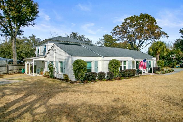 8 Vincent Drive, Mount Pleasant, SC 29464