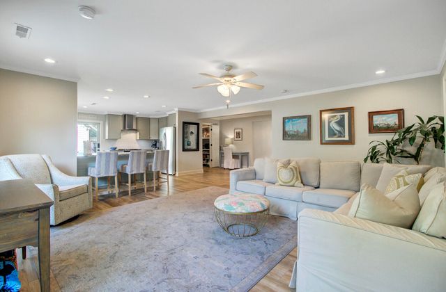 8 Vincent Drive, Mount Pleasant, SC 29464