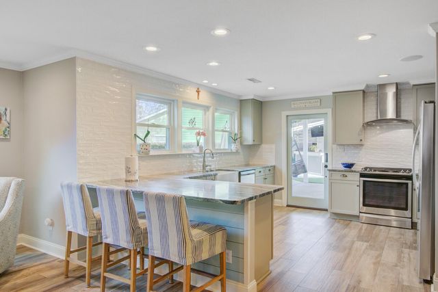 8 Vincent Drive, Mount Pleasant, SC 29464