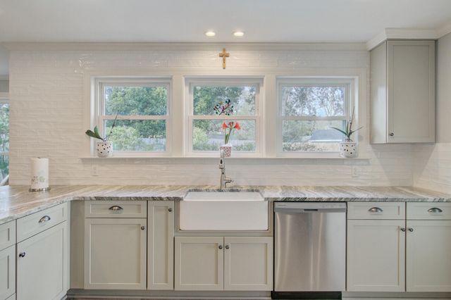 8 Vincent Drive, Mount Pleasant, SC 29464