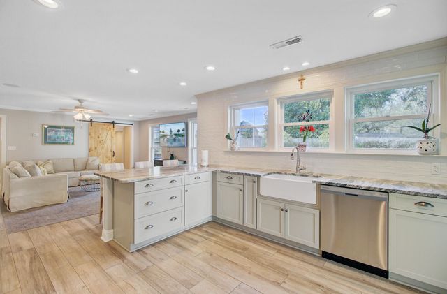 8 Vincent Drive, Mount Pleasant, SC 29464