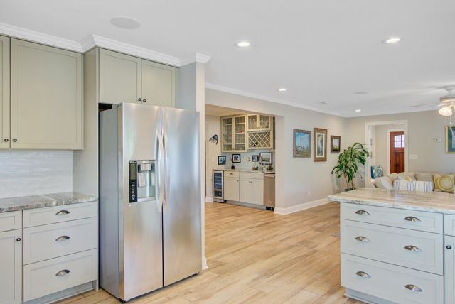 8 Vincent Drive, Mount Pleasant, SC 29464