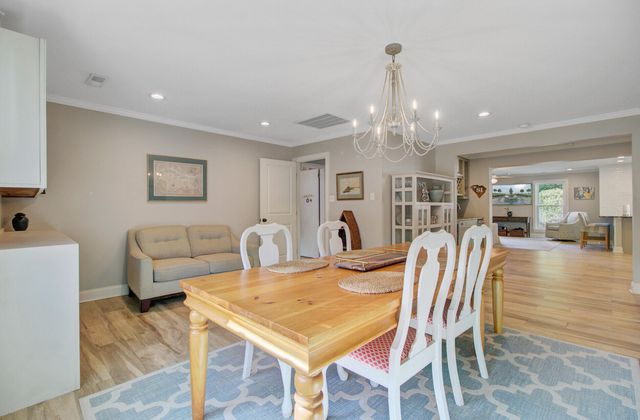 8 Vincent Drive, Mount Pleasant, SC 29464