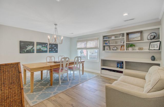 8 Vincent Drive, Mount Pleasant, SC 29464