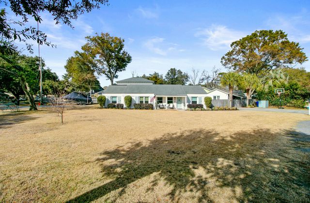 8 Vincent Drive, Mount Pleasant, SC 29464