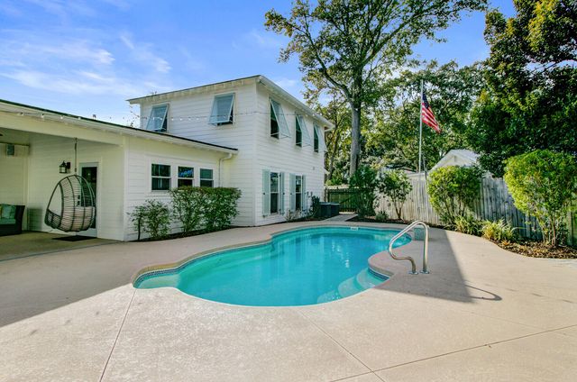 8 Vincent Drive, Mount Pleasant, SC 29464