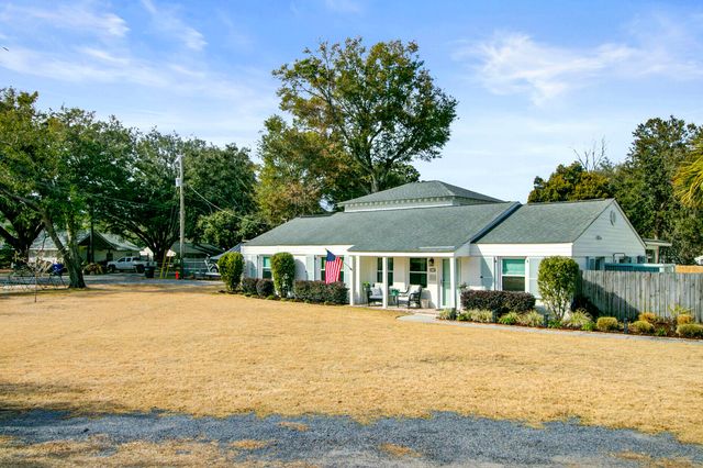 8 Vincent Drive, Mount Pleasant, SC 29464