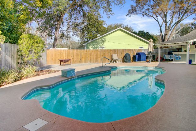 8 Vincent Drive, Mount Pleasant, SC 29464