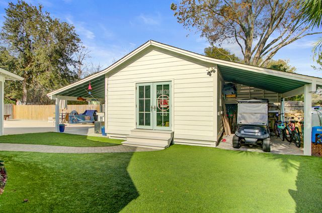 8 Vincent Drive, Mount Pleasant, SC 29464