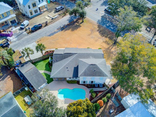 8 Vincent Drive, Mount Pleasant, SC 29464