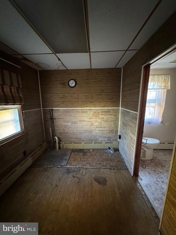 522 FOREST LN, Pottsville, PA 17901