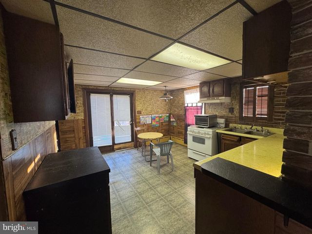 522 FOREST LN, Pottsville, PA 17901