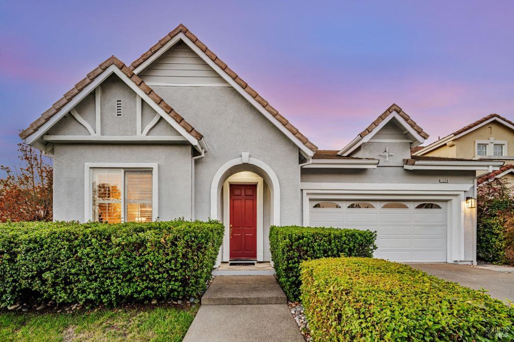1279 Eagle Dr, Windsor, CA 95492
