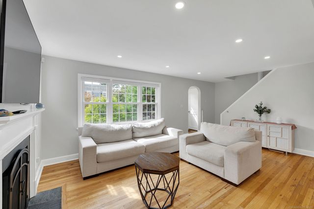 27 Willowbrook Place, Stamford, CT 06902