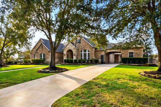 17807 Fairhaven Gateway Drive, Cypress, TX 77433
