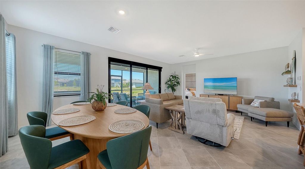 Image 11 of property listing at 17233 MOONFLOWER DRIVE, Venice, FL 34293