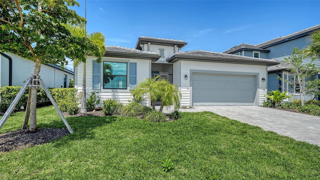 Image 3 of property listing at 17233 MOONFLOWER DRIVE, Venice, FL 34293