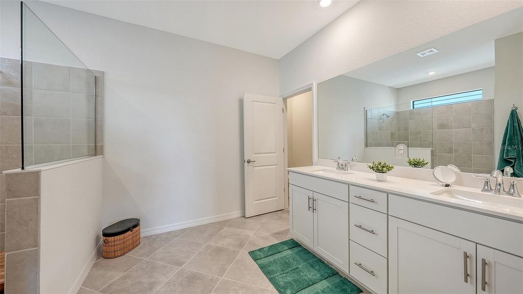 Image 25 of property listing at 17233 MOONFLOWER DRIVE, Venice, FL 34293