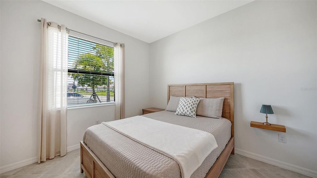 Image 33 of property listing at 17233 MOONFLOWER DRIVE, Venice, FL 34293