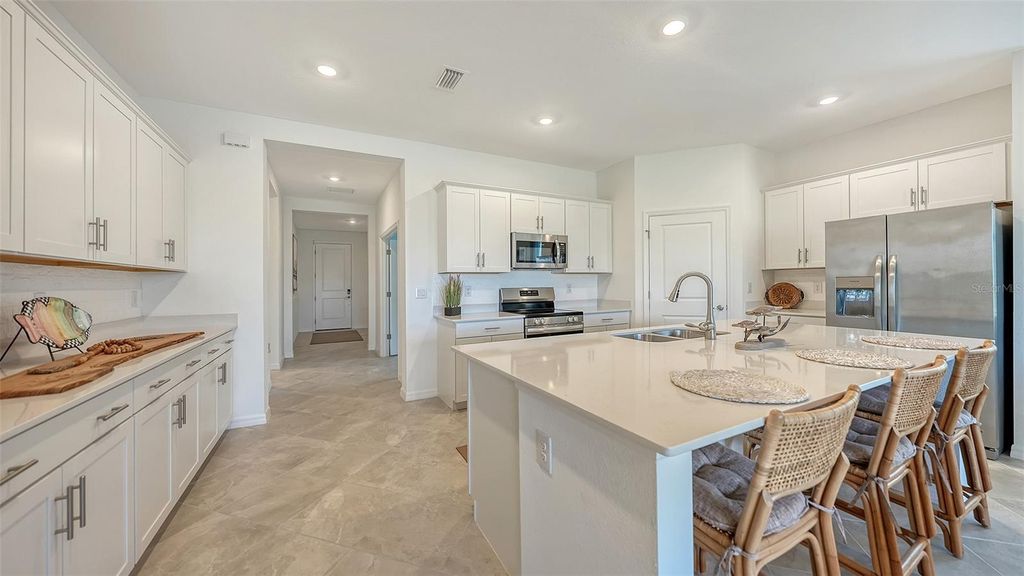 Image 6 of property listing at 17233 MOONFLOWER DRIVE, Venice, FL 34293