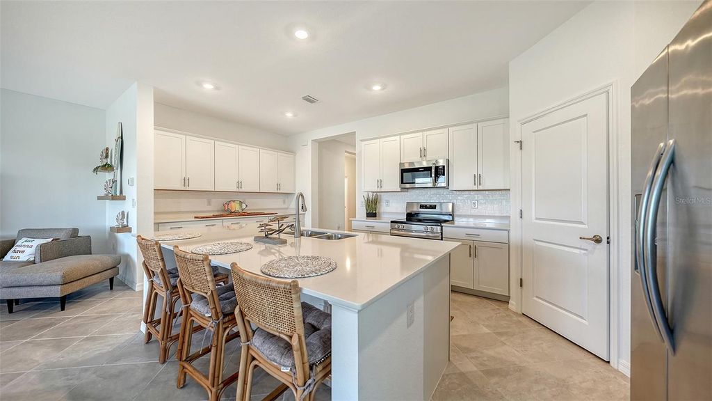 Image 7 of property listing at 17233 MOONFLOWER DRIVE, Venice, FL 34293