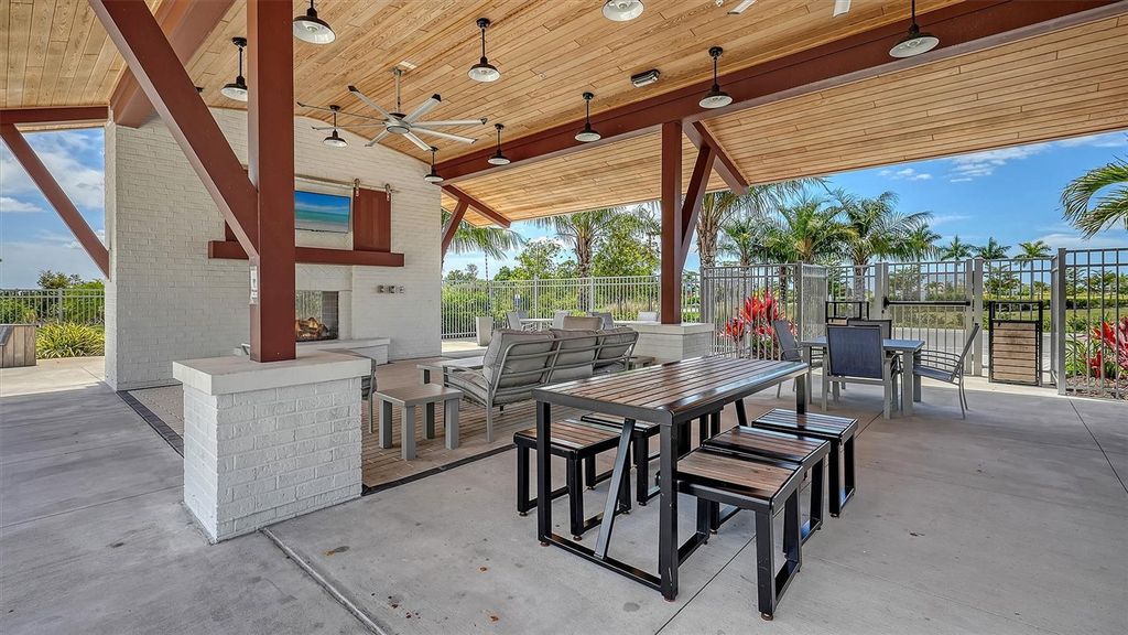 Image 76 of property listing at 17233 MOONFLOWER DRIVE, Venice, FL 34293