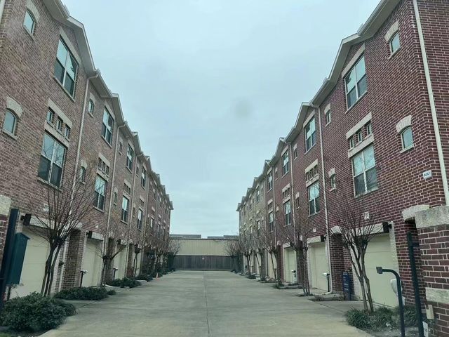 2710 Hullsmith Drive 303, Houston, TX 77063