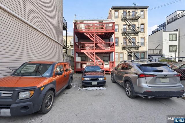 325 5th Street 2, Jersey City, NJ 07302