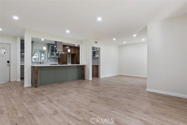 9054 Darby Avenue, Northridge (los Angeles), CA 91325