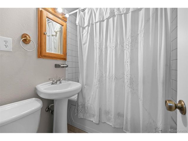 1600 S Ivy Way, Denver, CO 80224