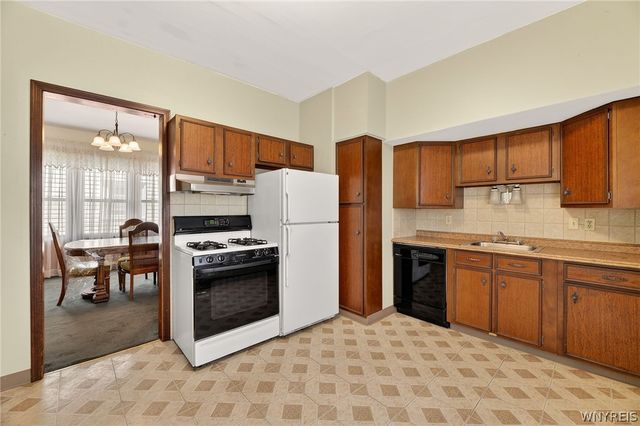 112 Saranac Avenue, Buffalo, NY 14216