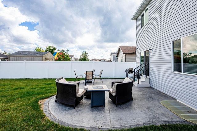 6087 56th Avenue S, Fargo, ND 58104