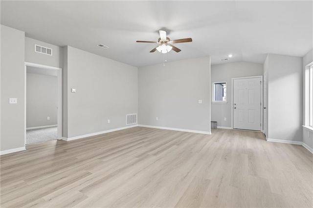 449 Rock Creek Drive, Tonganoxie, KS 66086