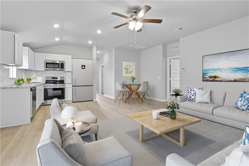 426 Rock Creek Drive, Tonganoxie, KS 66086