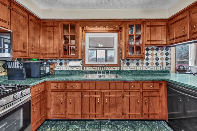 106 James Gordon Outlaw Rd, Indian Mound, TN 37079