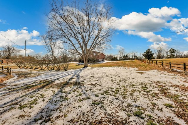 106 James Gordon Outlaw Rd, Indian Mound, TN 37079