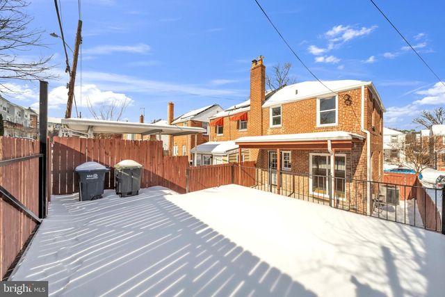 647 EMERSON ST NE, Washington, DC 20017