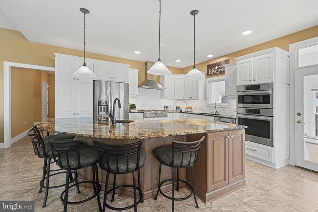 39 SUNFIRE AVE, Camp Hill, PA 17011