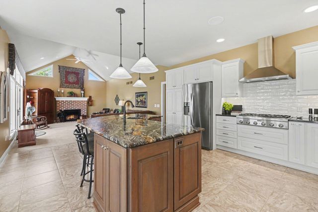 39 SUNFIRE AVE, Camp Hill, PA 17011
