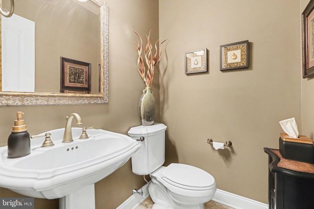 39 SUNFIRE AVE, Camp Hill, PA 17011