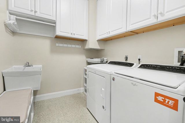 39 SUNFIRE AVE, Camp Hill, PA 17011