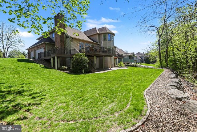 39 SUNFIRE AVE, Camp Hill, PA 17011