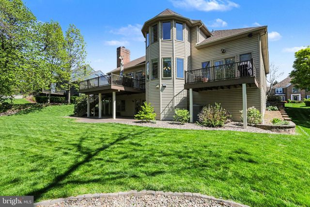 39 SUNFIRE AVE, Camp Hill, PA 17011