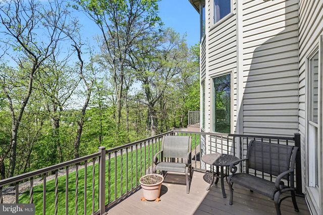 39 SUNFIRE AVE, Camp Hill, PA 17011