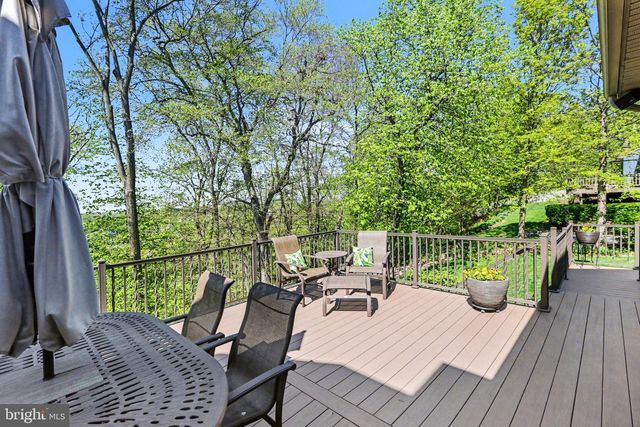 39 SUNFIRE AVE, Camp Hill, PA 17011