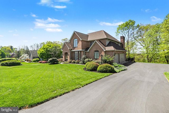 39 SUNFIRE AVE, Camp Hill, PA 17011