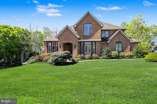 39 SUNFIRE AVE, Camp Hill, PA 17011